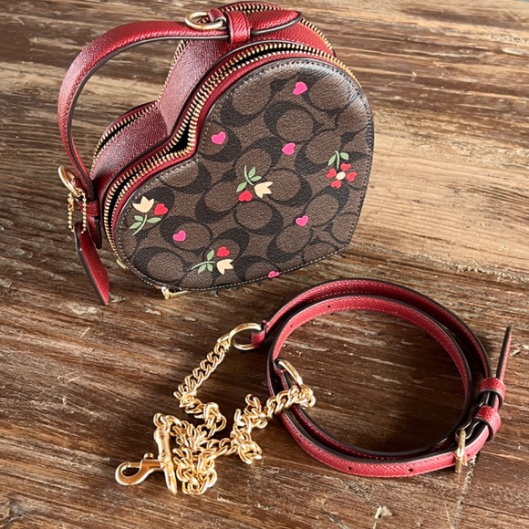 COACH HEART CROSSBODY SIGNATURE CANVAS HEART PETAL PRINT NWOT - Picture 9 of 9